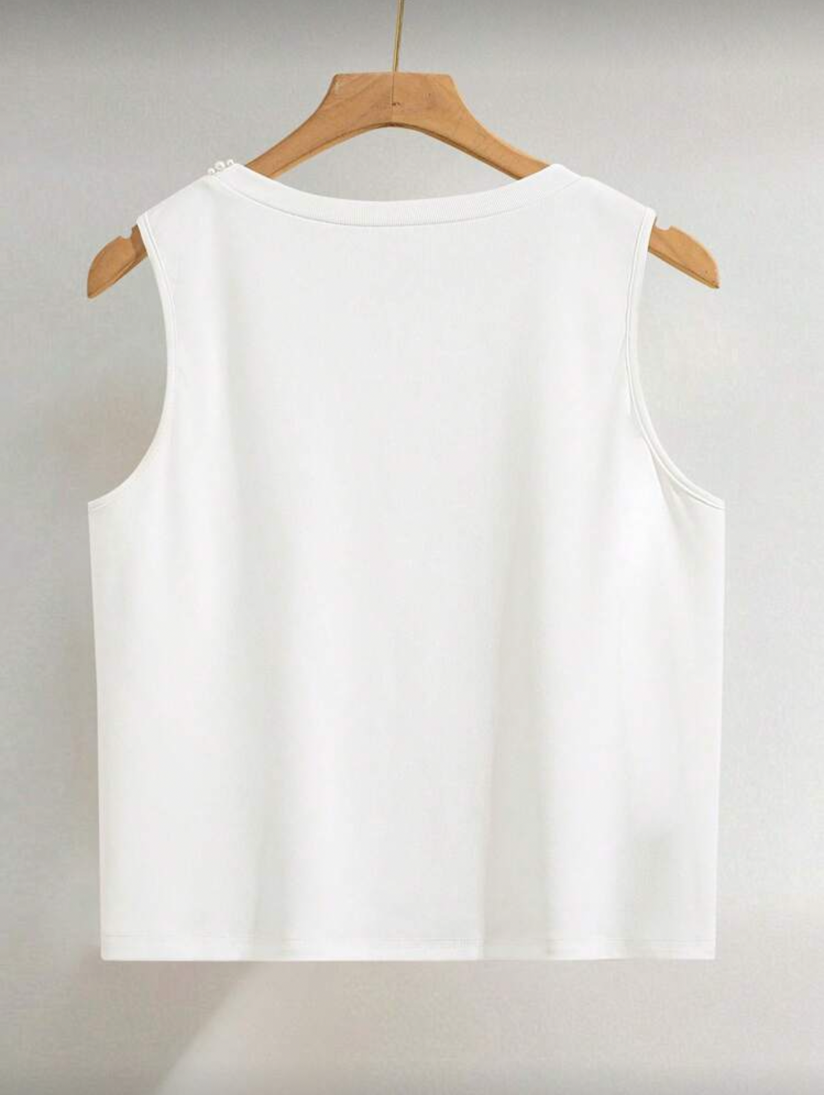 Blusa con perlas en el cuello