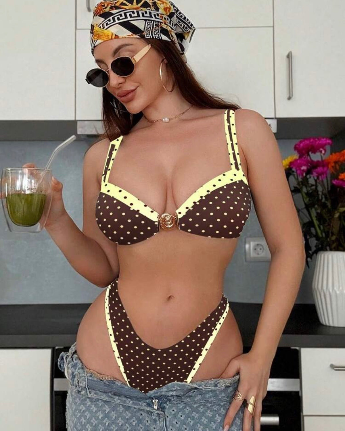 Traje de baño café con amarillo