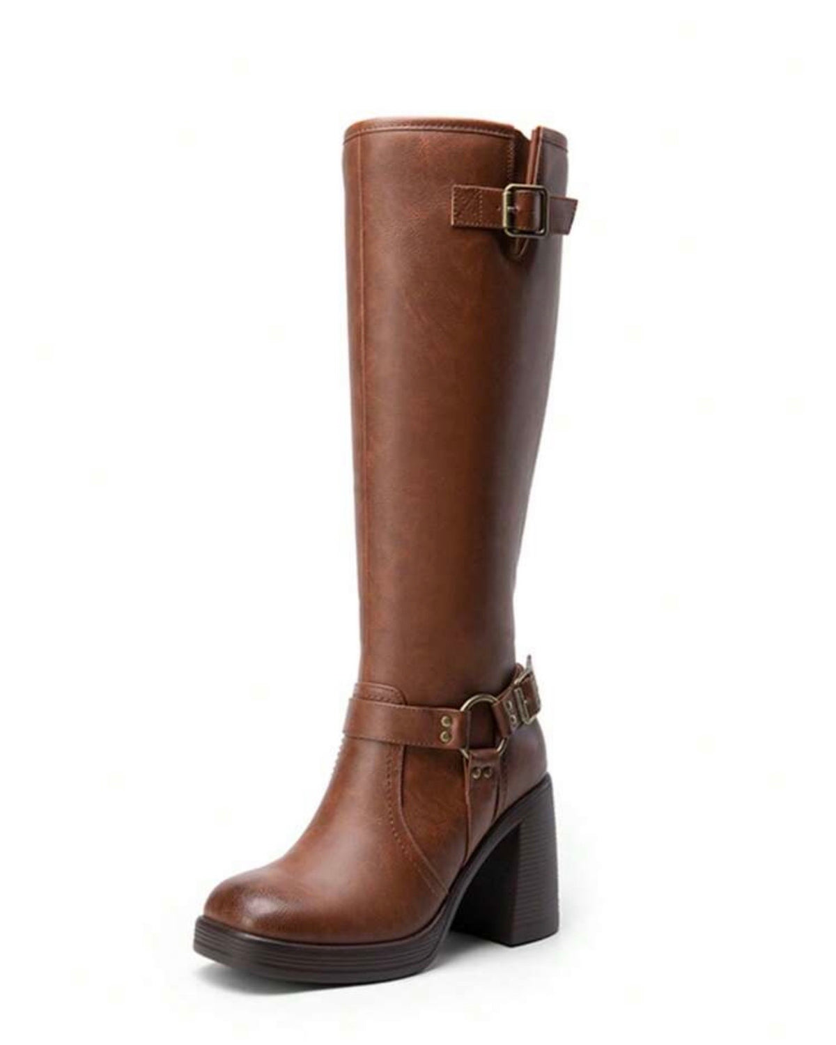 Botas café con tacones