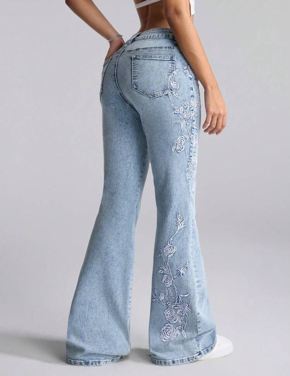 Jeans campana con flores