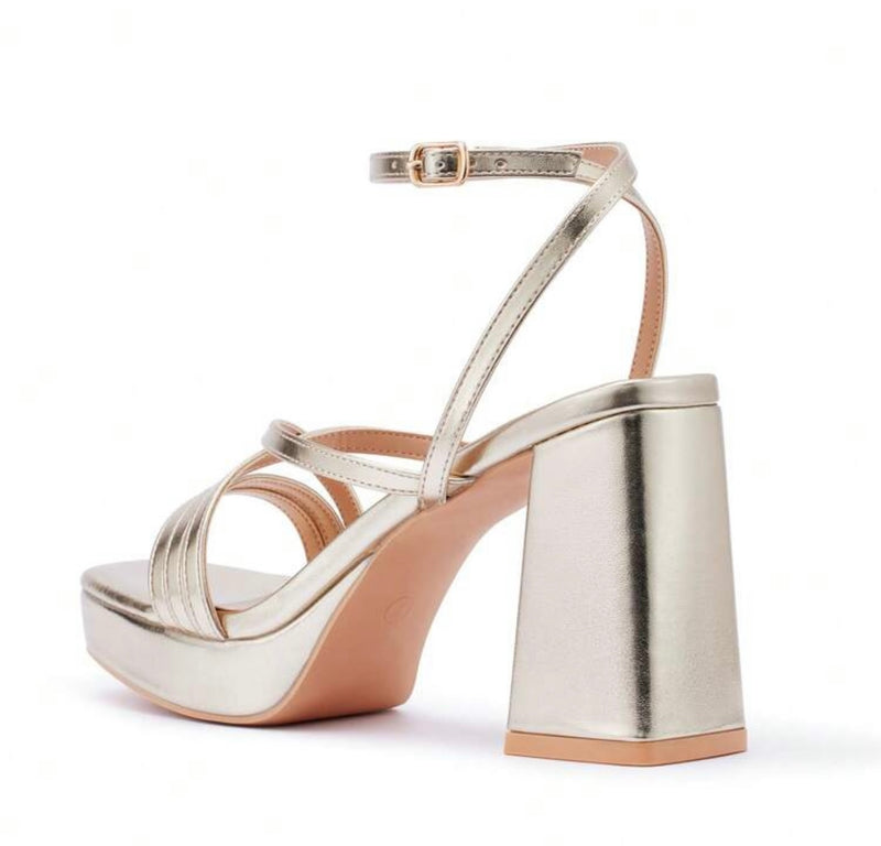 Tacones dorados