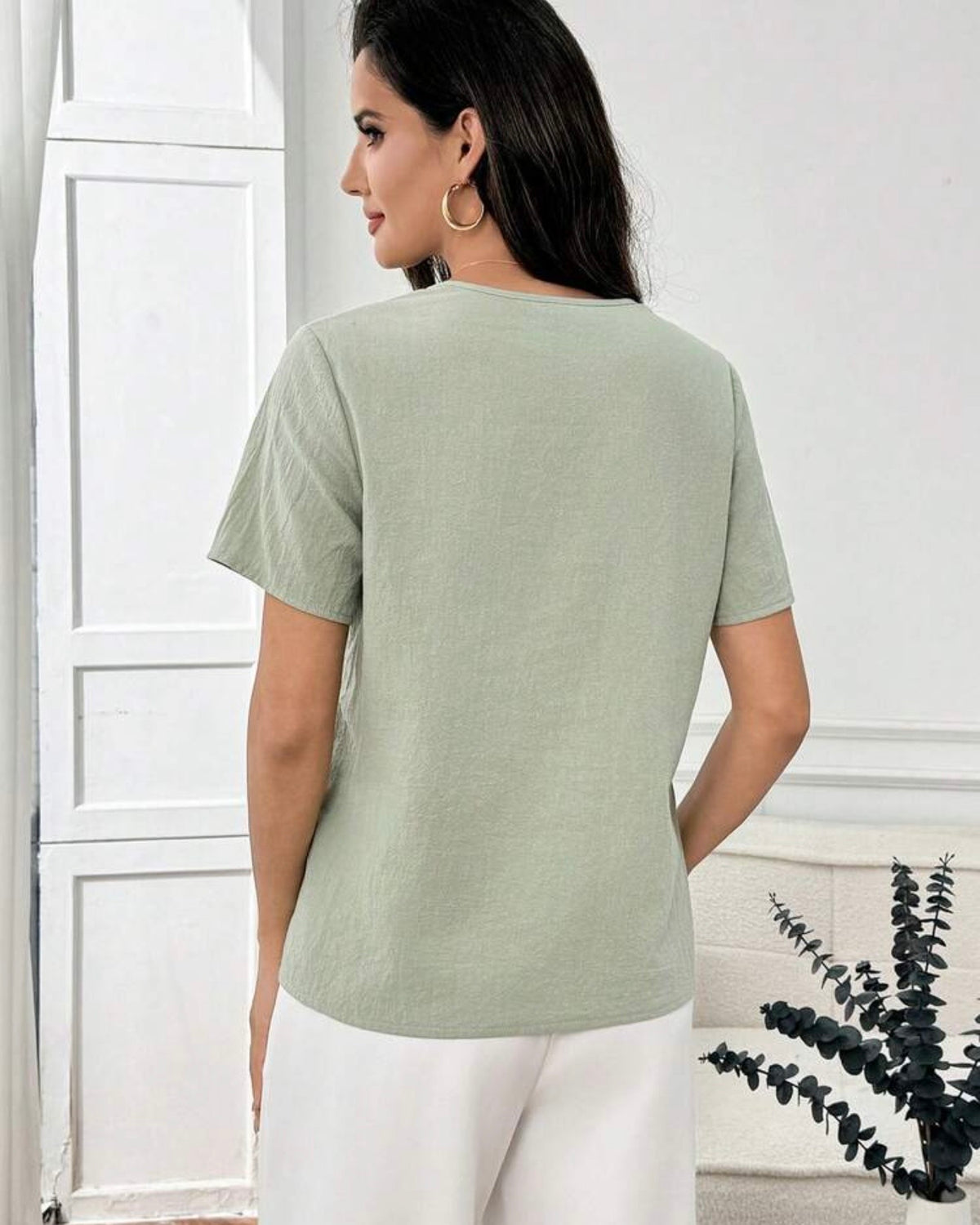 Blusa verde con encaje