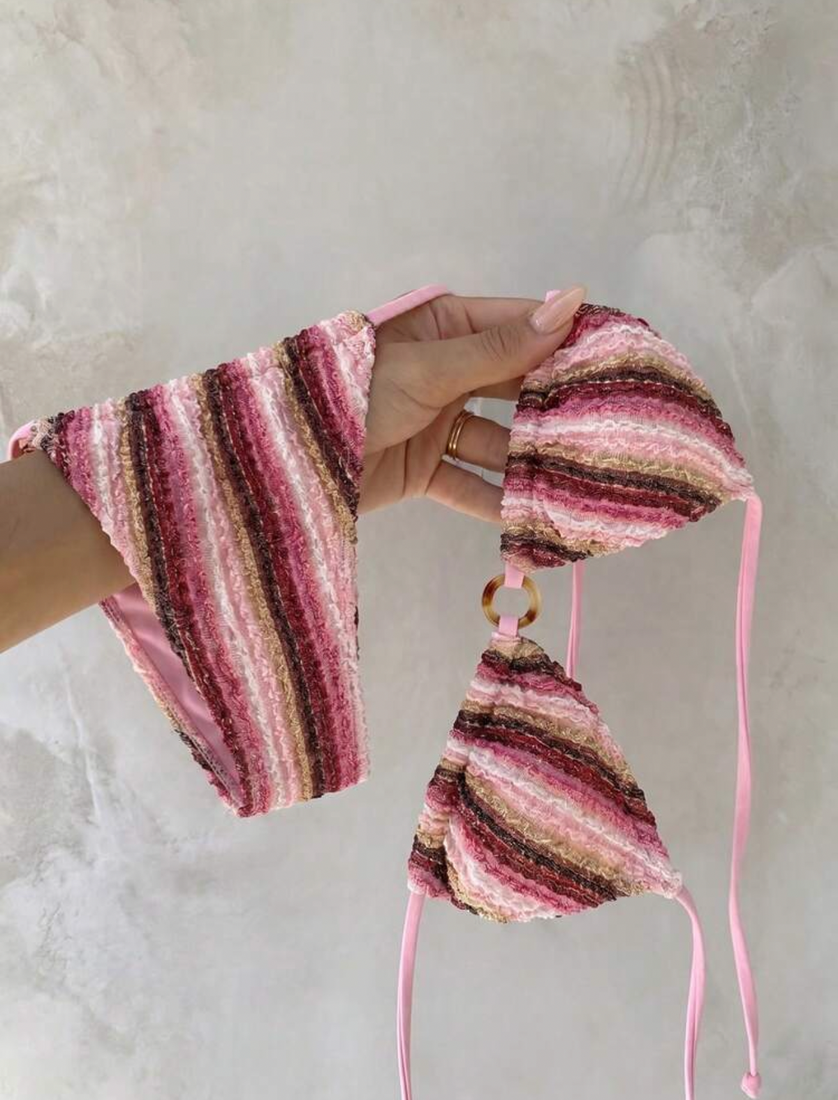 Traje de baño rosa y rojo