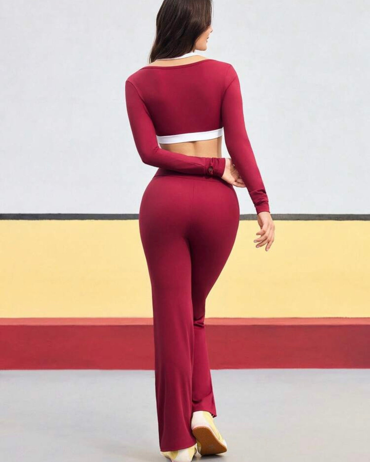 Conjunto deportivo rojo y blanco