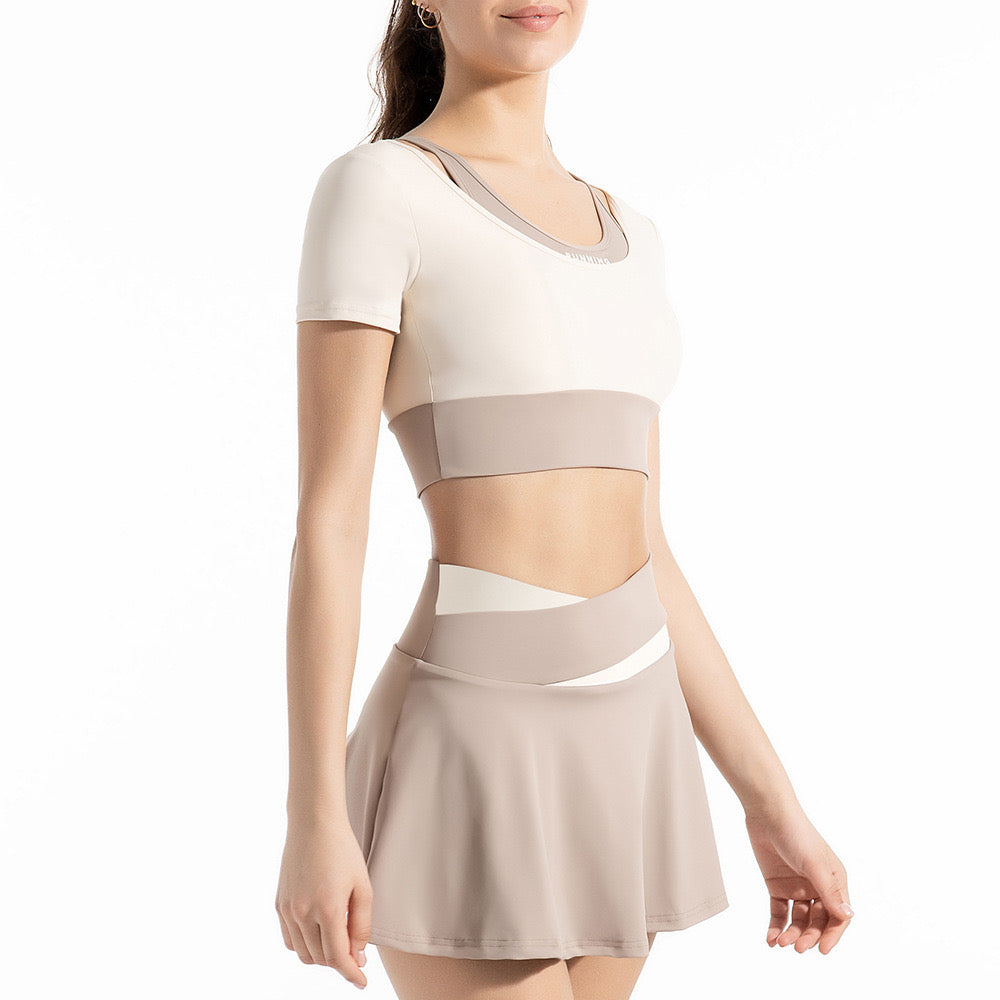 Conjunto deportivo beige