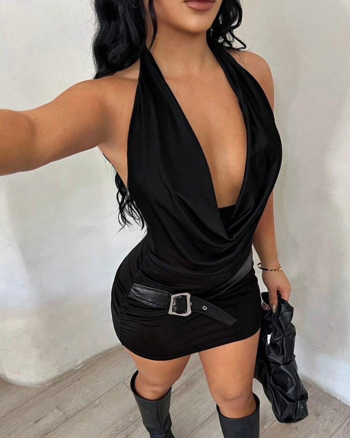Vestido negro cuello V
