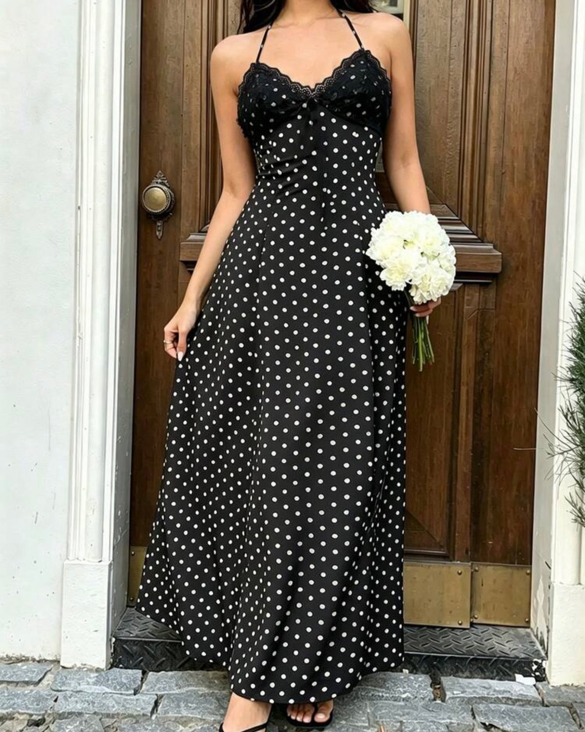 Vestido negro de puntos