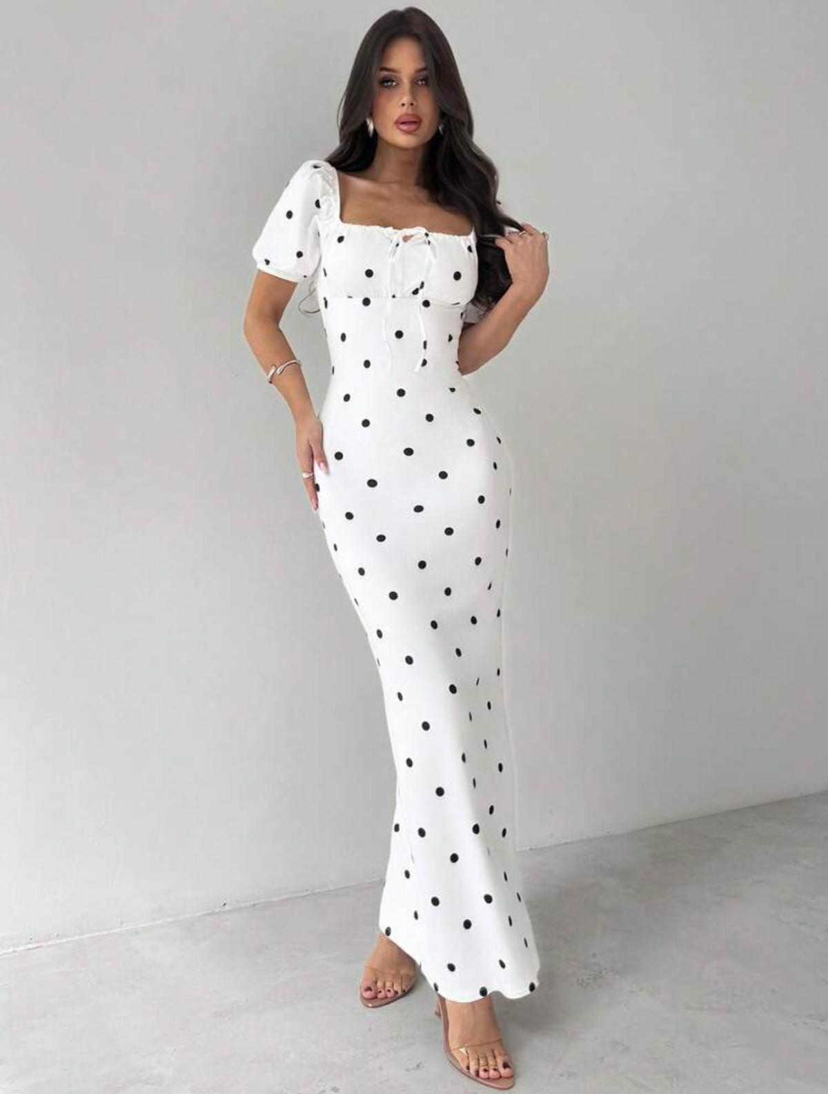 Vestido blanco con puntos