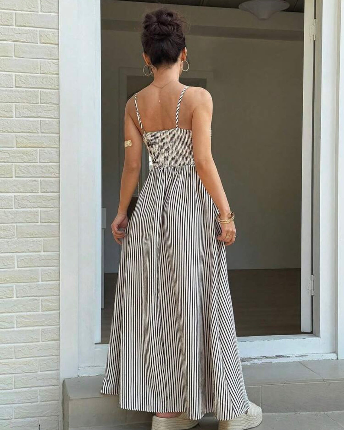 Vestido de rayas negras
