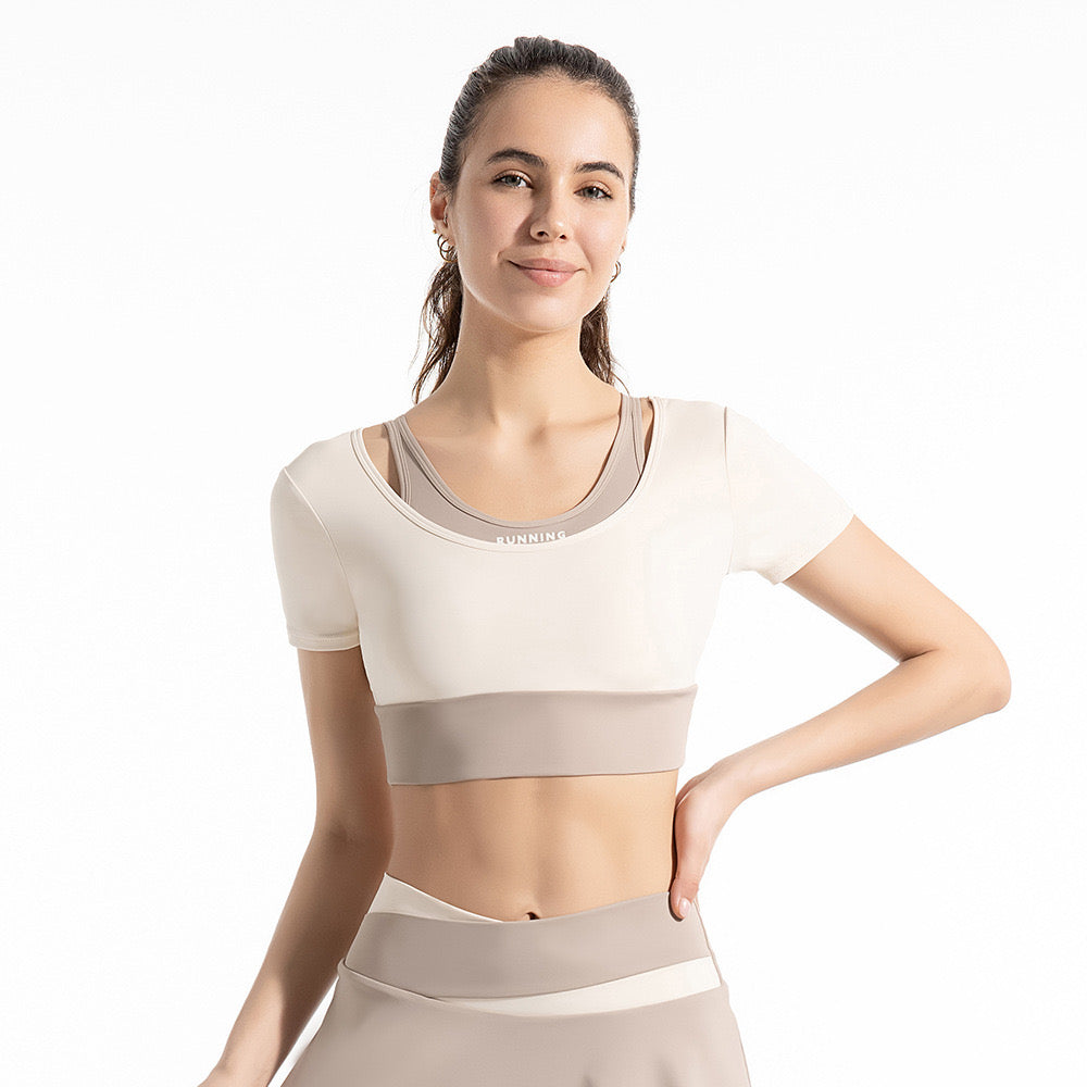 Conjunto deportivo beige