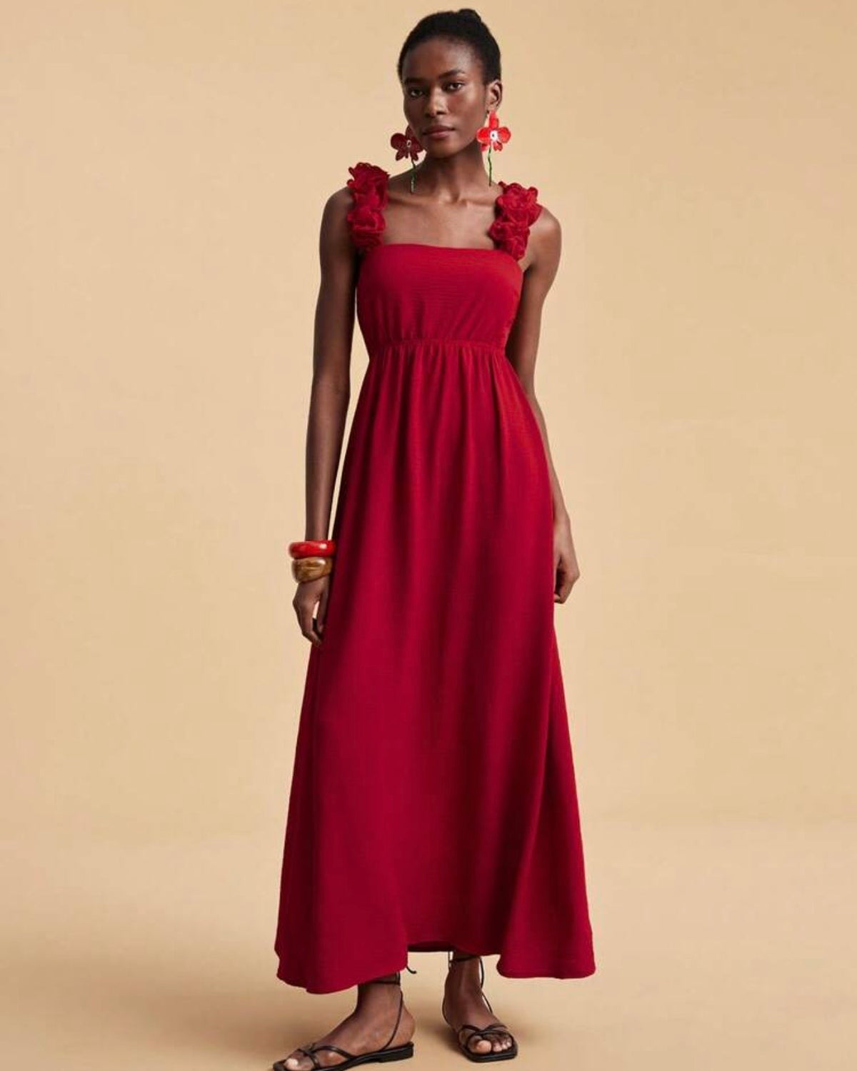 Vestido rojo tirantes floreados
