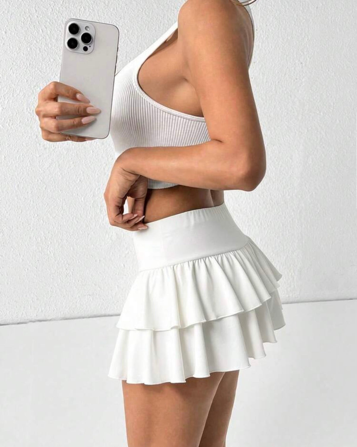 Falda de vuelos blanca