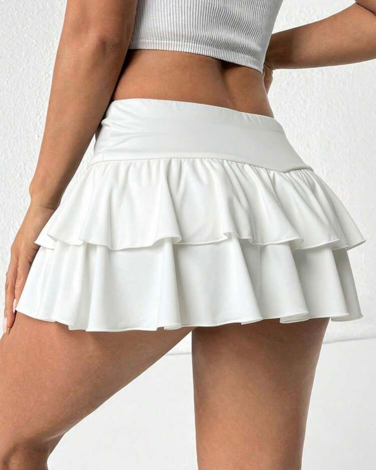 Falda de vuelos blanca
