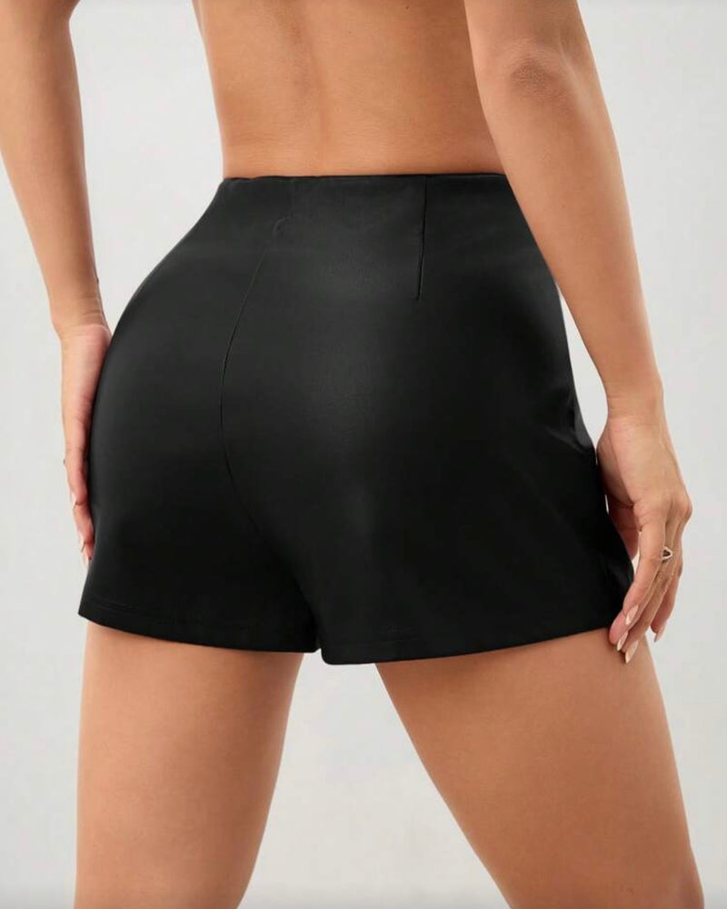 Short de cuerina