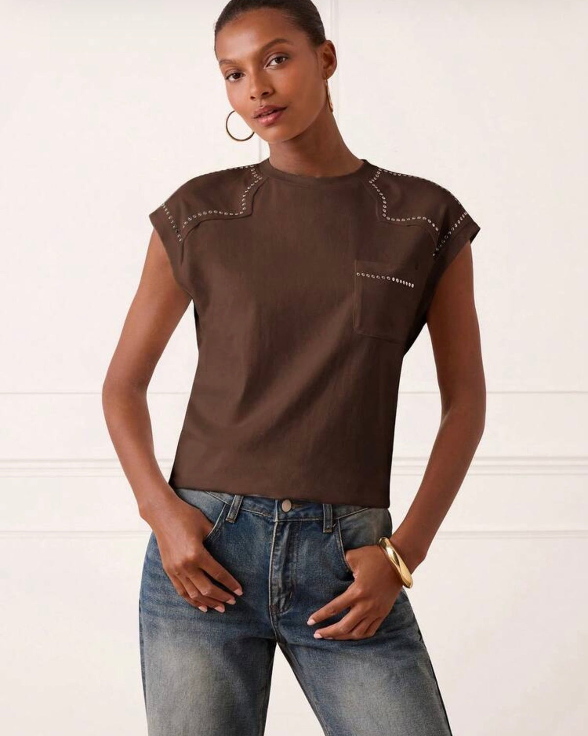 Blusa café con detalles