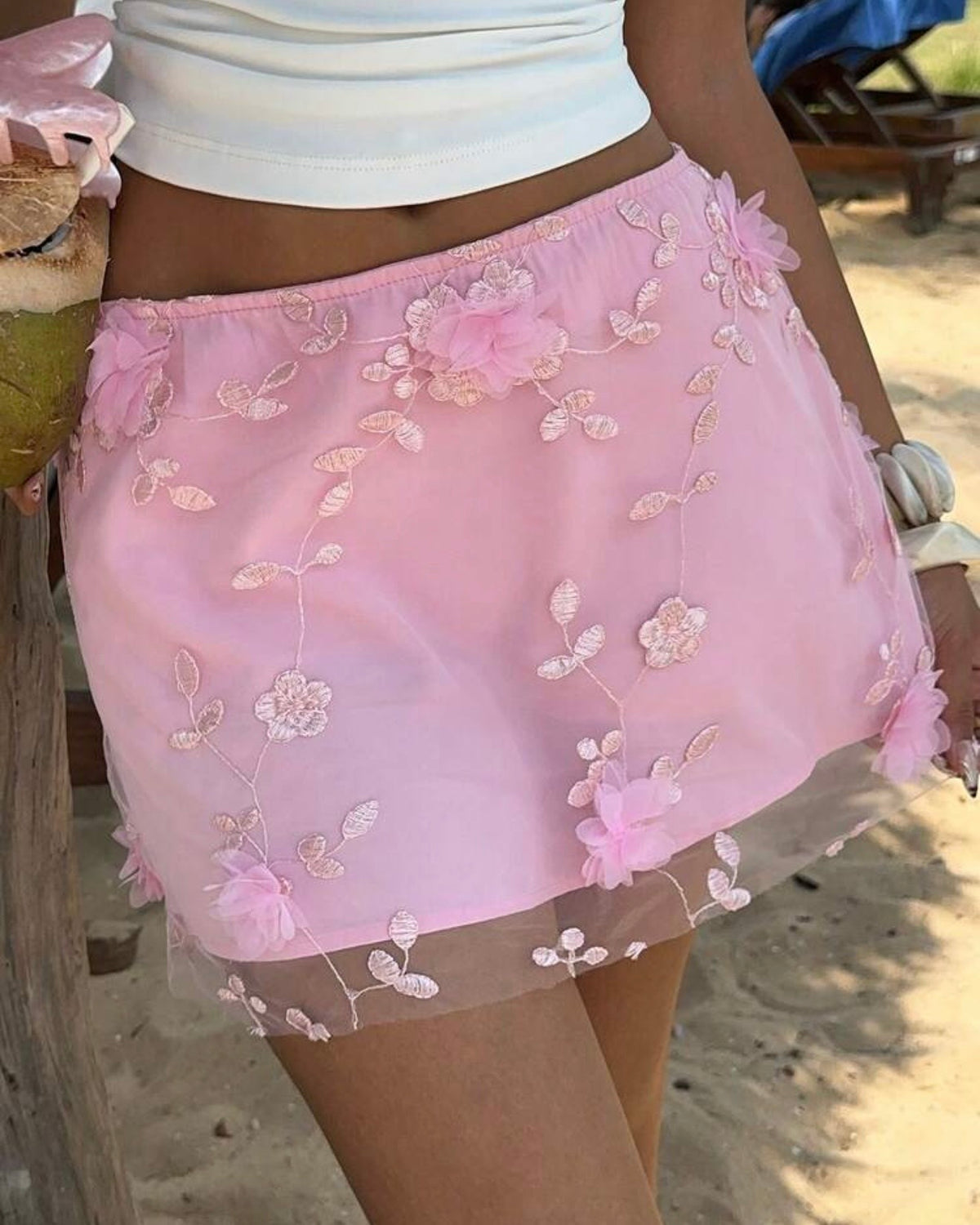 Falda rosada con flores