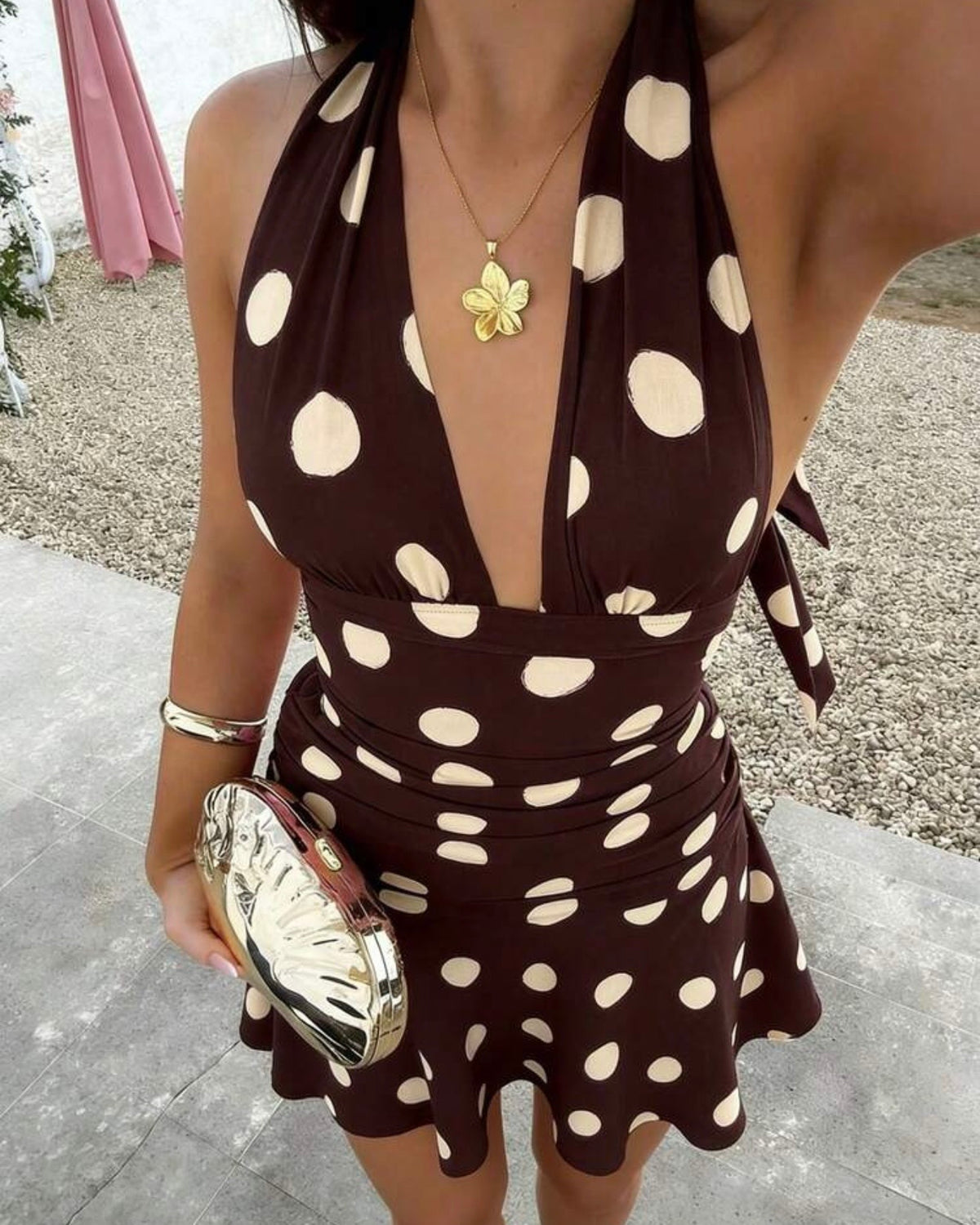 Vestido café de puntos