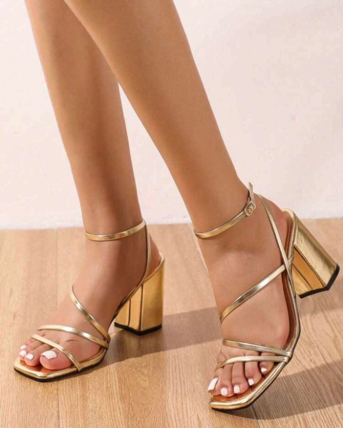 Tacones dorados