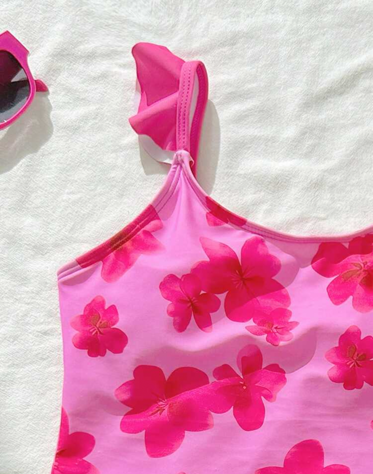 Traje de baño entero con salida