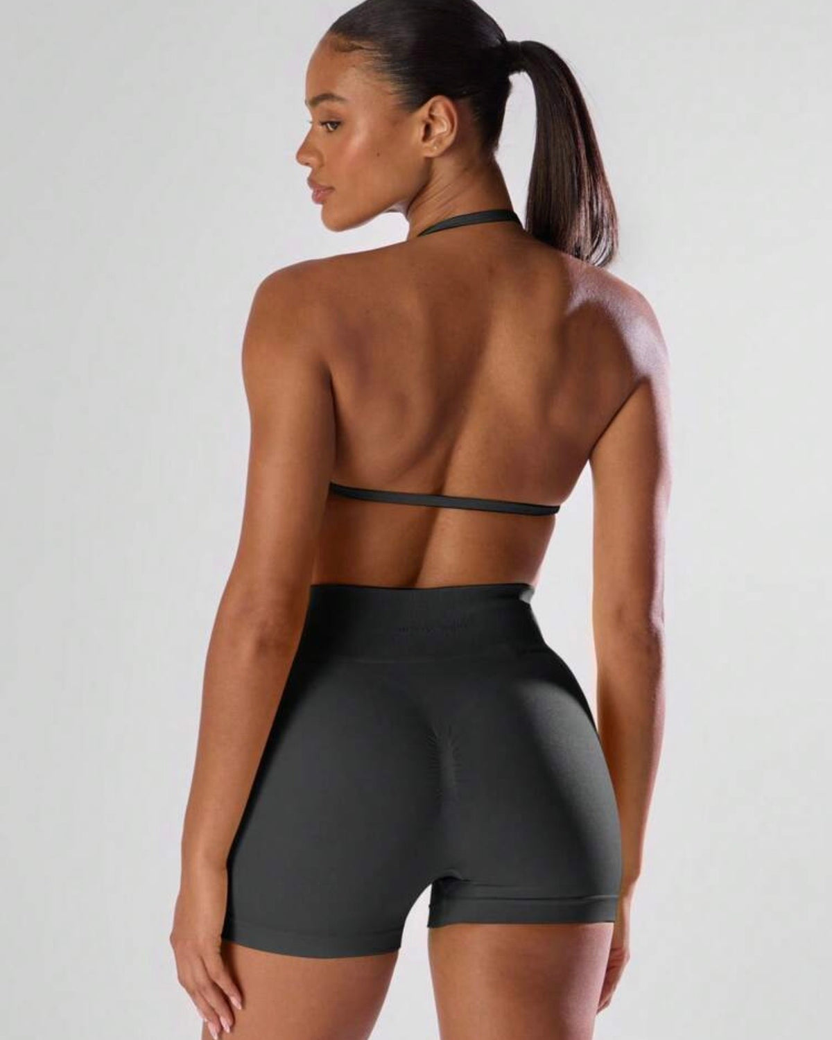 Top deportivo gris