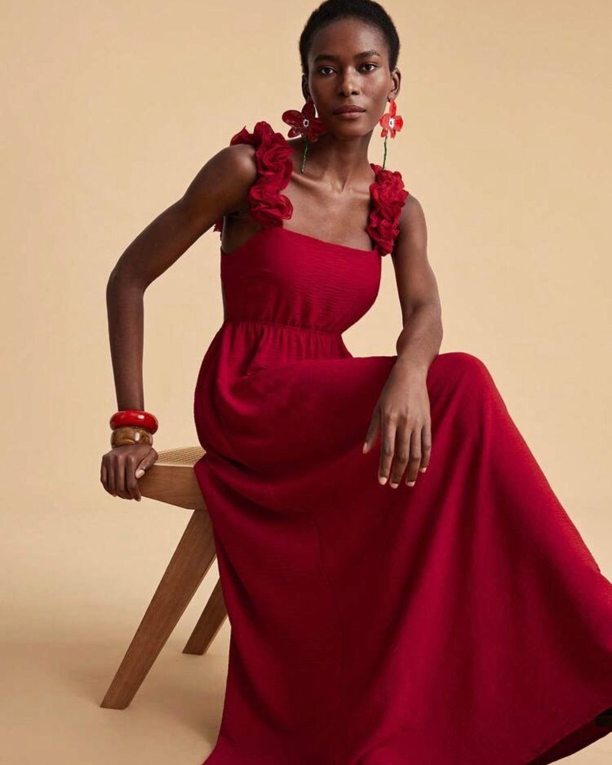 Vestido rojo tirantes floreados