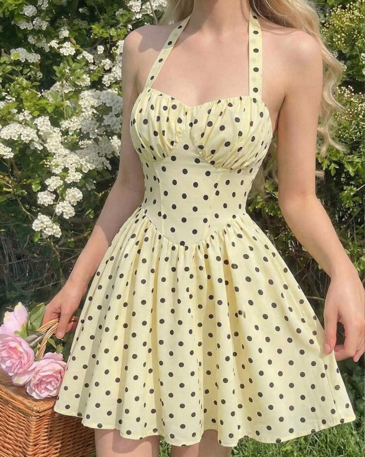 Vestido amarillo con puntos