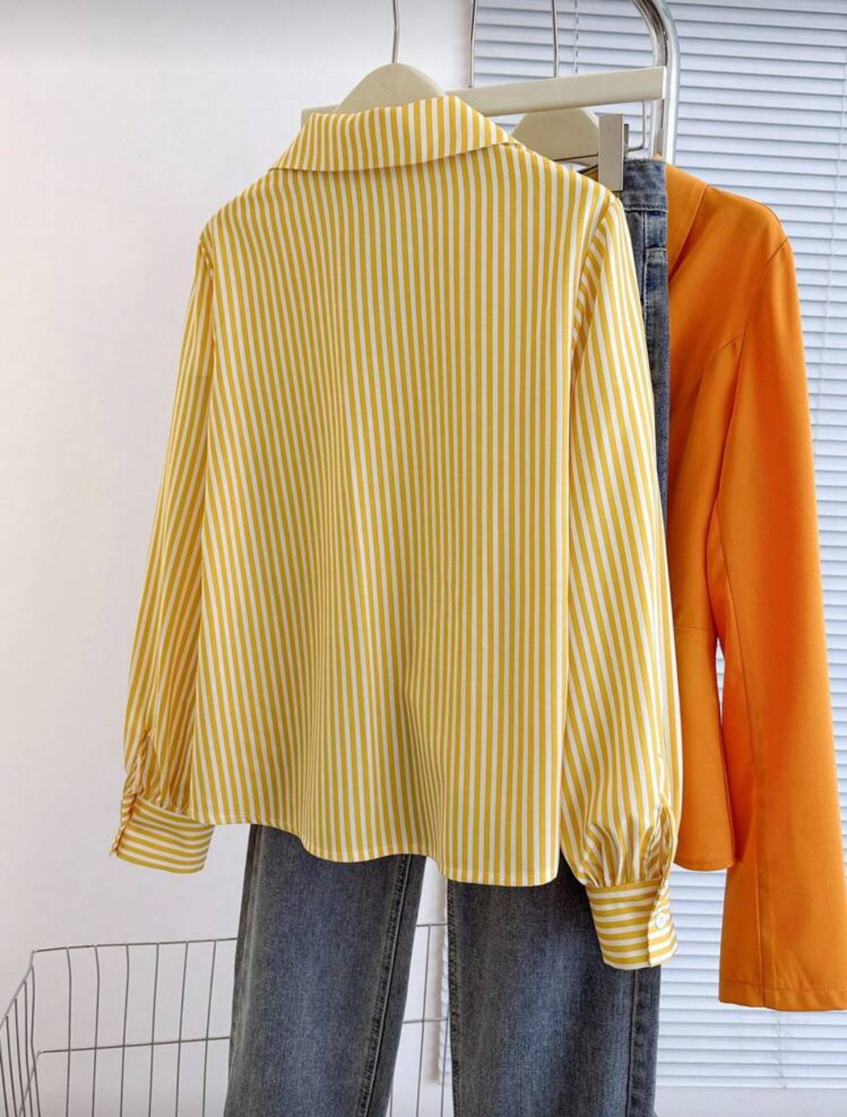 Camisa de rayas amarillas