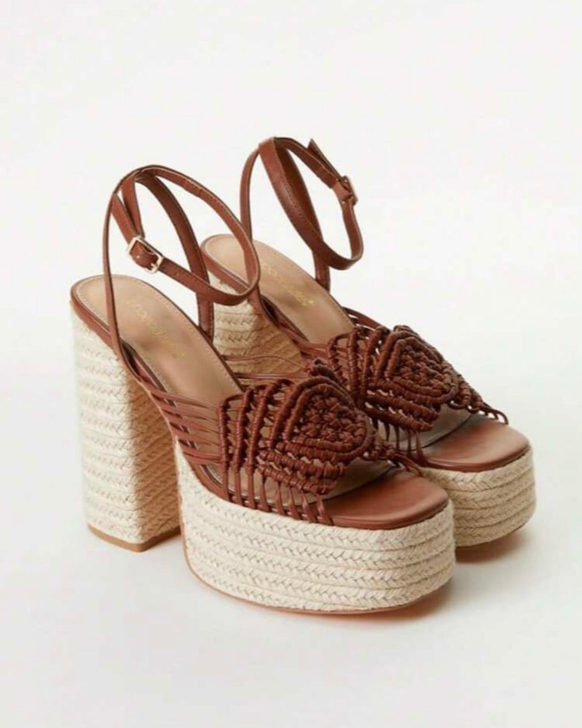Sandalias café de plataforma