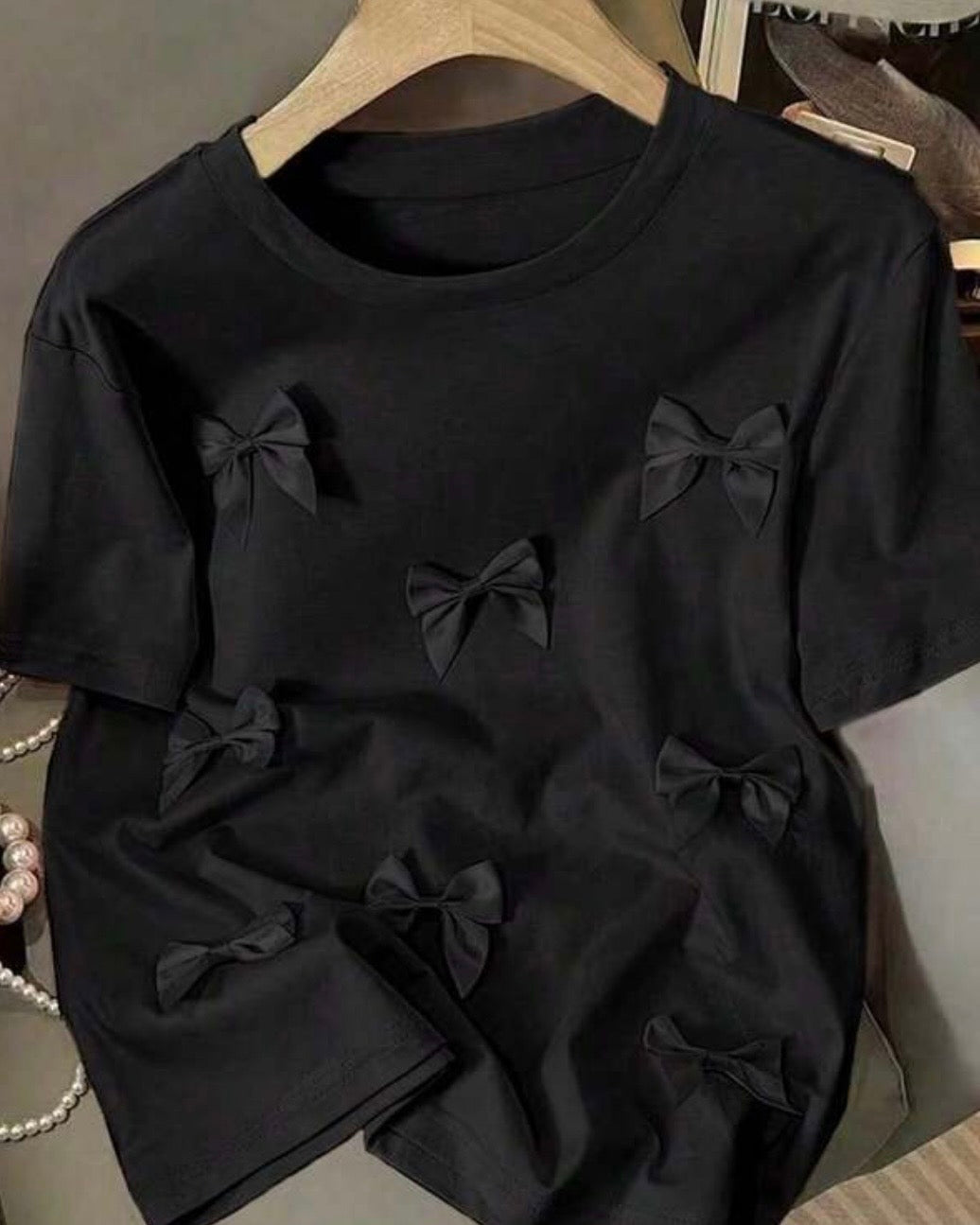 Camisa negra con lazos
