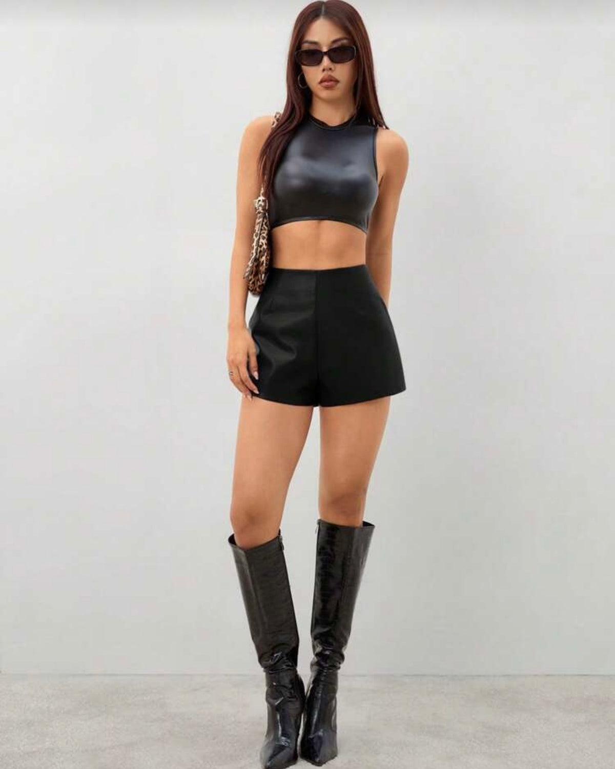 Short de cuerina