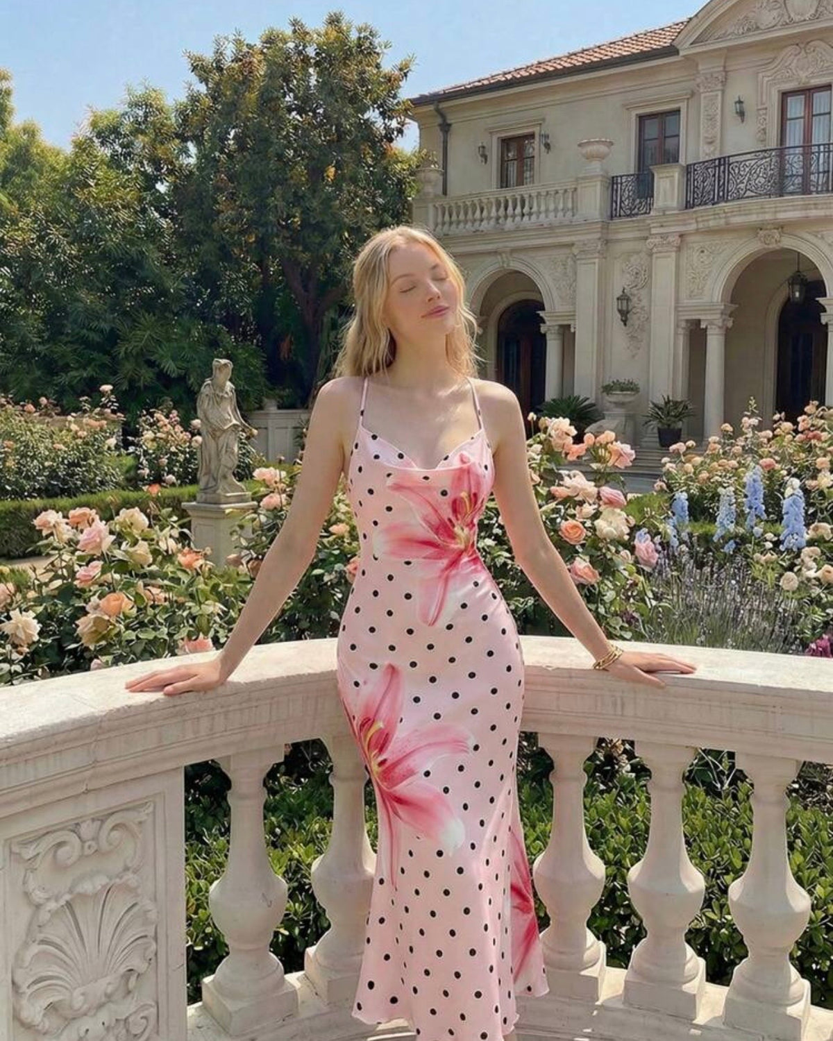Vestido rosa de puntos