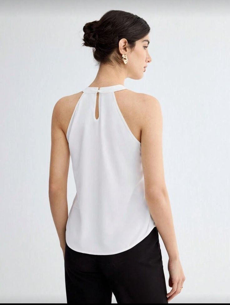 Blusa blanca,detalle dorado