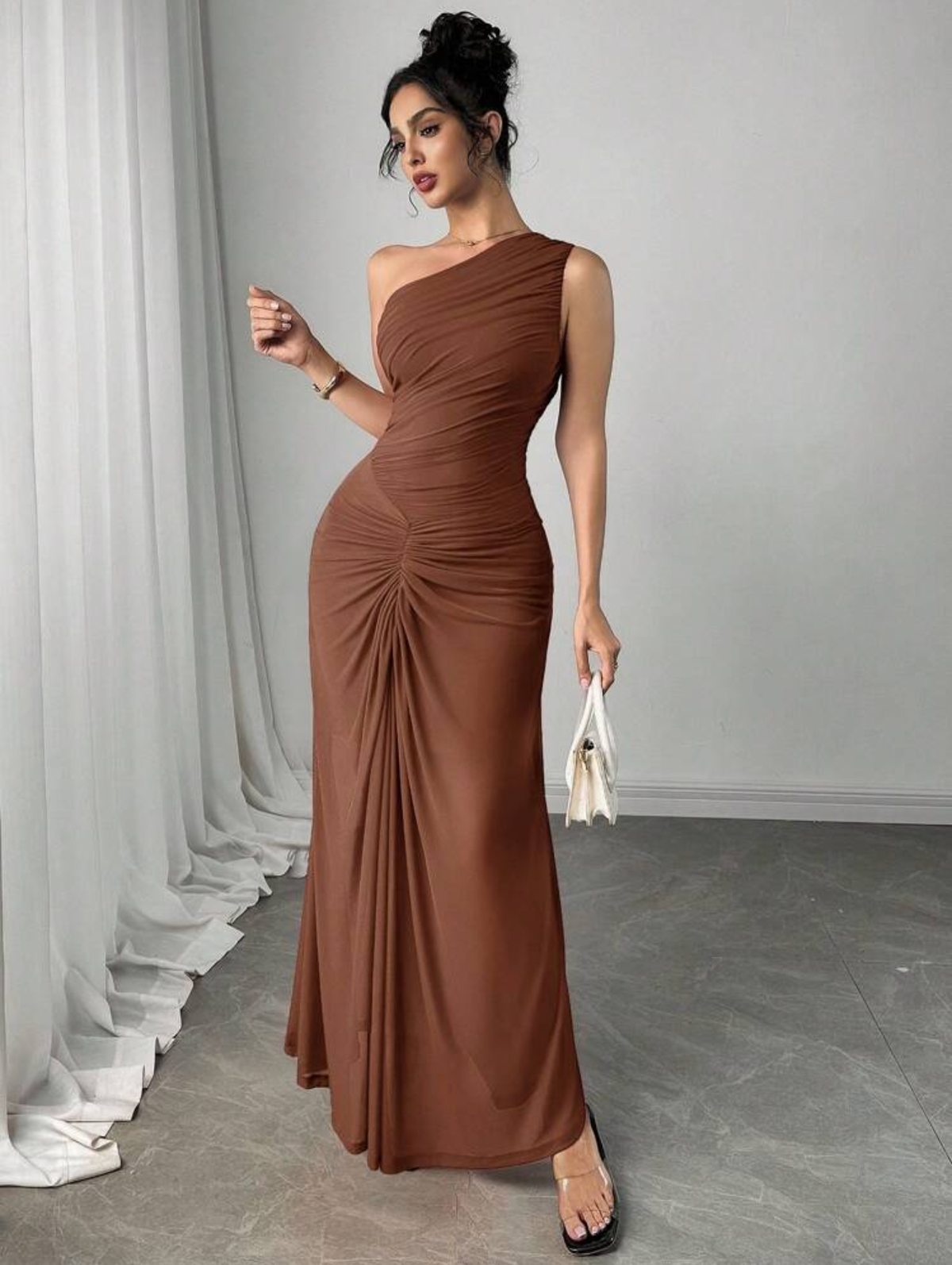 Vestido café un hombro