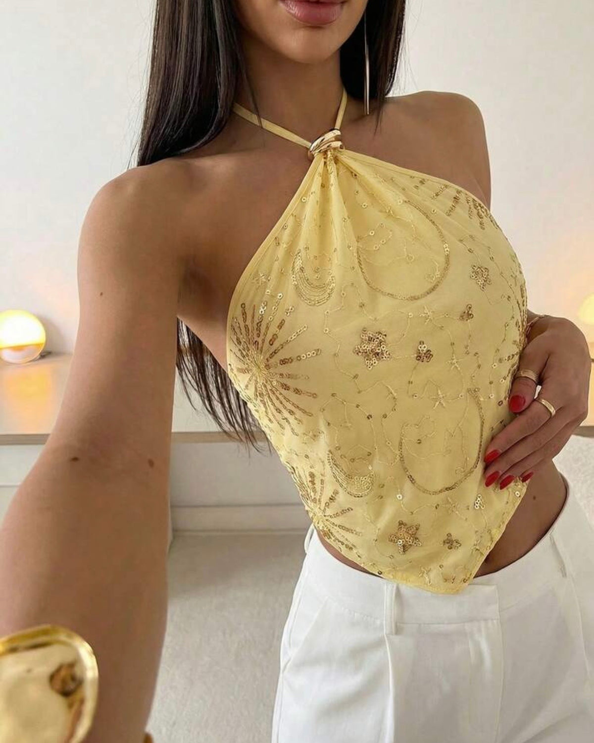 Blusa amarilla espalda descubierta