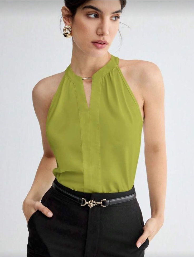 Blusa blanca,detalle dorado