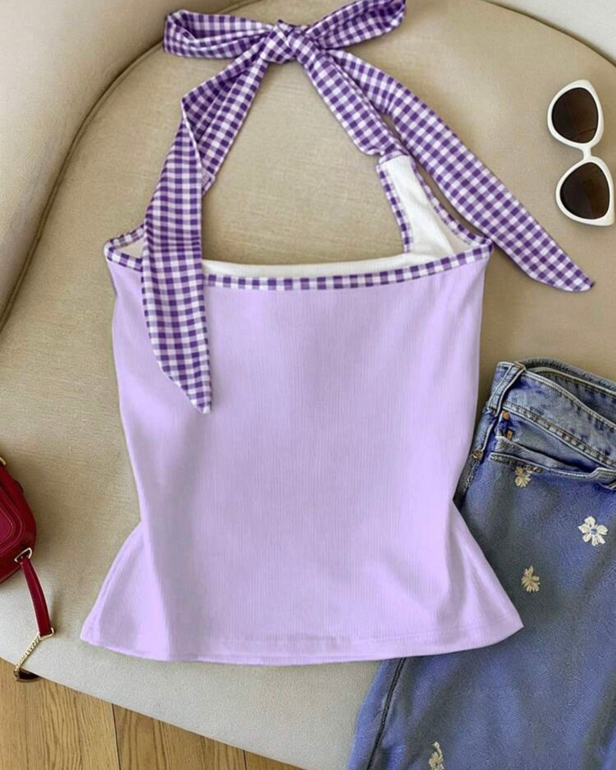 Blusa lila con flor estampada